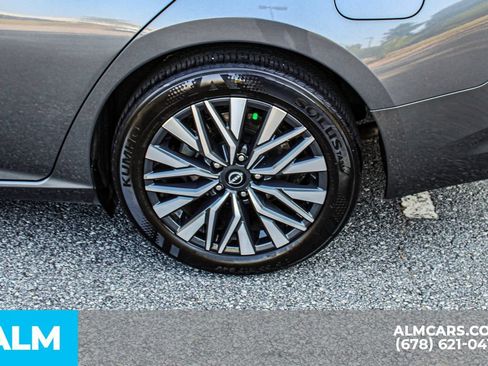 Used 2025 Nissan Altima 2.5 SV FWD image 14