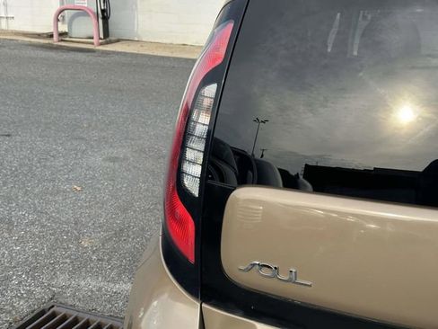 Used 2016 Kia Soul image 29