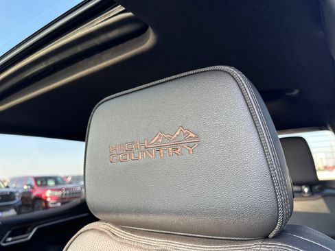 Used 2022 Chevrolet Silverado 1500 High Country w/ Z71 Off-Road Package AWD/4WD image 14