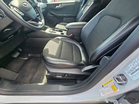 Used 2025 Ford Escape SE image 13