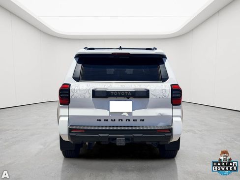 Used 2025 Toyota 4Runner SR5 AWD/4WD image 5