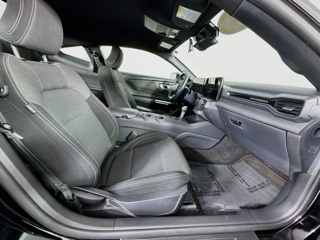 Used 2025 Ford Mustang Coupe RWD image 28