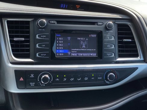 Used 2019 Toyota Highlander LE image 14