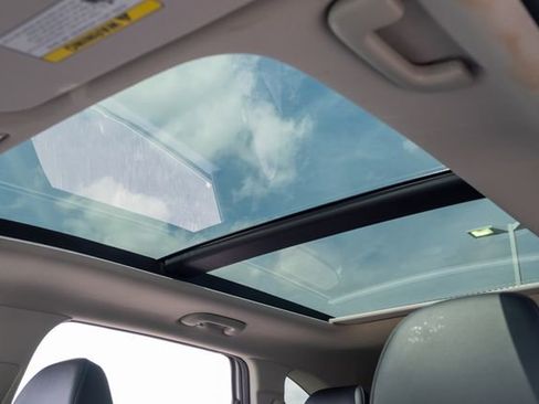 Certified 2025 Kia Sorento SX image 9