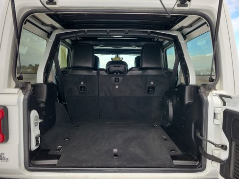 Used 2022 Jeep Wrangler Unlimited Sahara image 17