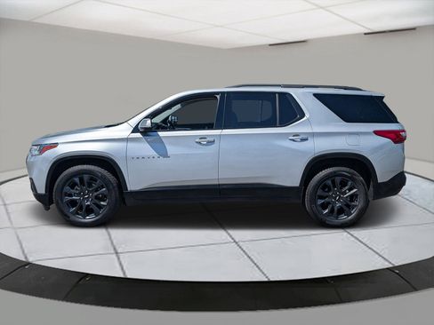 Used 2020 Chevrolet Traverse RS image 2