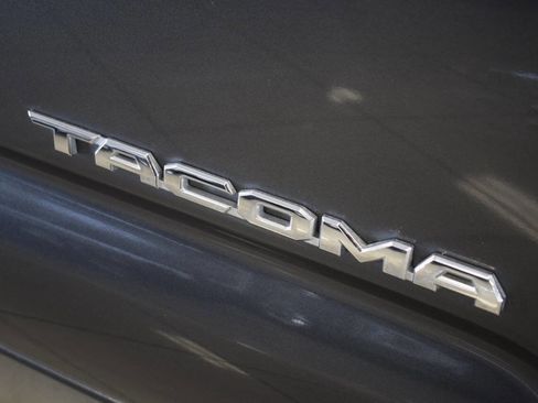 Used 2020 Toyota Tacoma SR5 image 13