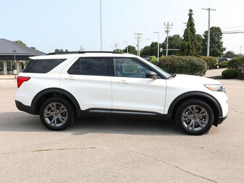 Certified 2024 Ford Explorer XLT w/ Equipment Group 202A AWD/4WD image 9