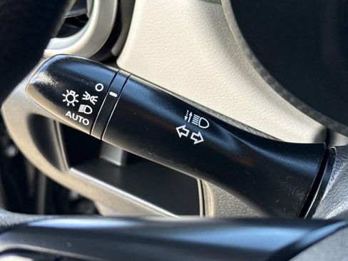 Used 2022 Nissan Versa SV image 34