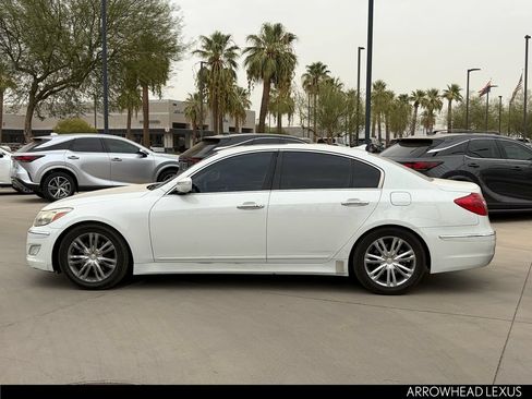 Used 2012 Hyundai Genesis 3.8 w/ Premium Pkg RWD image 3
