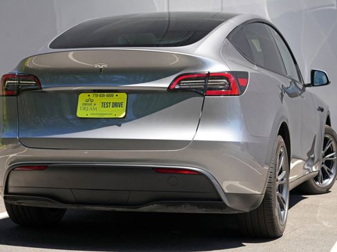 Used 2024 Tesla Model Y Long Range RWD image 5