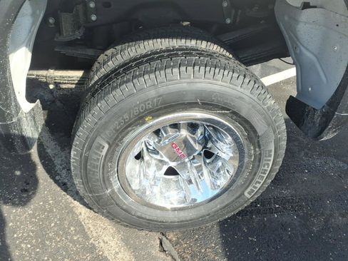 New 2026 GMC Sierra 3500 SLE w/ SLE Value Package image 12