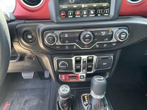 Used 2019 Jeep Wrangler Unlimited Rubicon AWD/4WD image 25