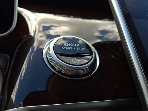 Certified 2025 Mercedes-Benz S 580 4MATIC Sedan image 24