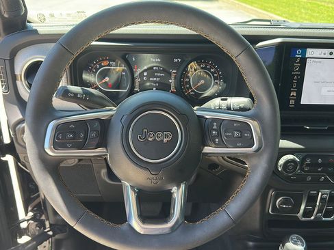 Used 2024 Jeep Wrangler Unlimited Sahara w/ Technology Group AWD/4WD image 14