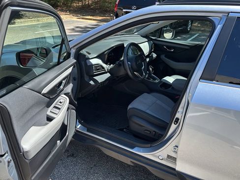 Used 2023 Subaru Outback Premium image 16