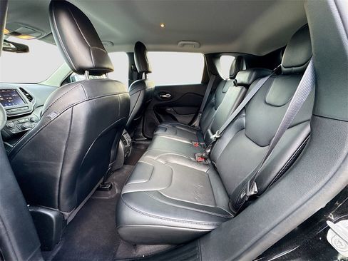 Used 2023 Jeep Cherokee Altitude Lux image 24