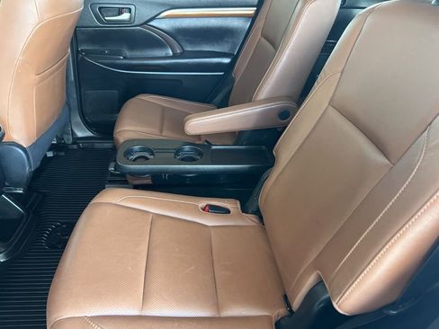 Used 2019 Toyota Highlander Limited image 27