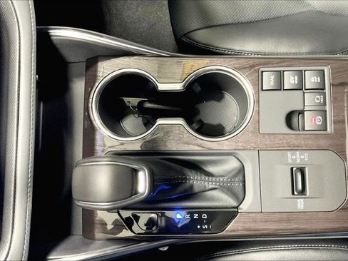 Used 2025 Toyota Highlander Platinum image 42