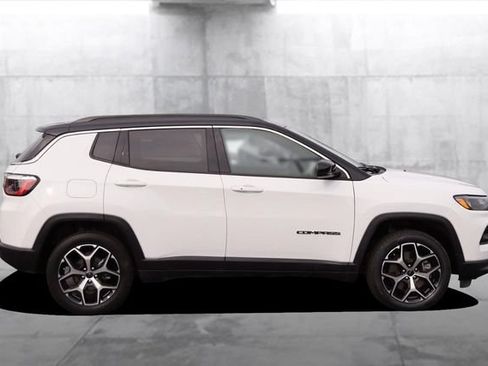 Used 2025 Jeep Compass Limited AWD/4WD image 5