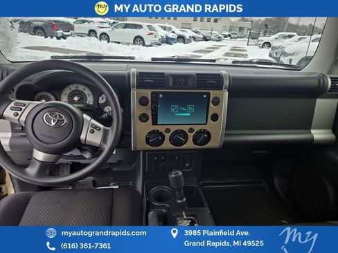 Used 2014 Toyota FJ Cruiser 2WD image 21