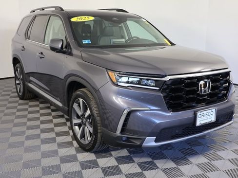 Used 2025 Honda Pilot Elite image 1