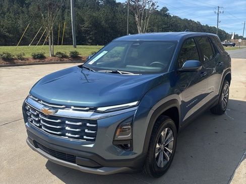 New 2026 Chevrolet Equinox LT image 2