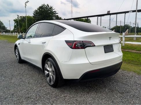 Used 2023 Tesla Model Y Long Range AWD/4WD image 7