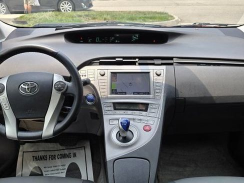 Used 2013 Toyota Prius Four w/ Deluxe Solar Roof Pkg FWD image 14