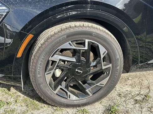 Used 2023 Kia Sportage SX image 9