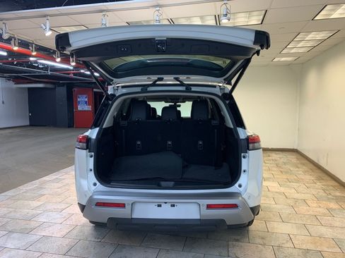 Used 2024 Nissan Pathfinder SL AWD/4WD image 40