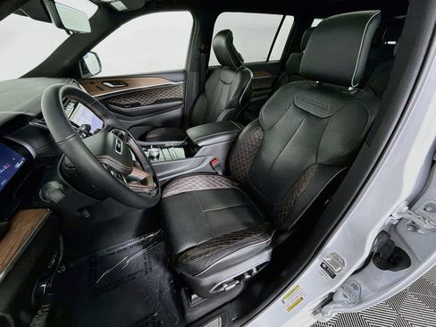 Used 2023 Jeep Grand Cherokee L Summit w/ Advanced Protech Group IV AWD/4WD image 22