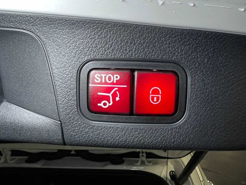 Used 2025 Mercedes-Benz GLA 250 4MATIC image 17