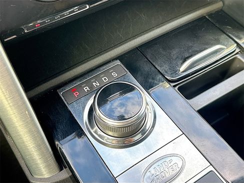 Used 2018 Land Rover Discovery HSE image 18