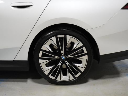 Used 2025 BMW 530i xDrive w/ Premium Package AWD/4WD image 37