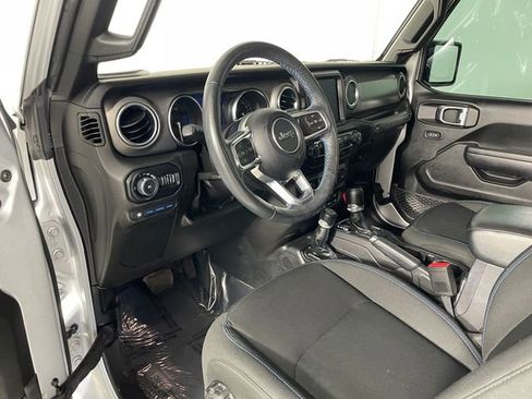 Used 2022 Jeep Wrangler Unlimited Rubicon 4xe w/ Cold Weather Group AWD/4WD image 3