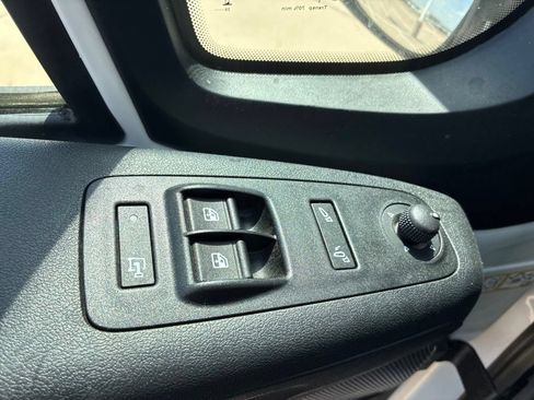 Used 2026 RAM ProMaster 2500 w/ Convenience Group FWD image 9