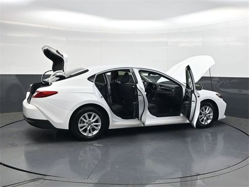 Used 2025 Toyota Camry LE w/ Convenience Package image 38