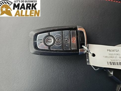 Used 2025 Ford Explorer ST-Line w/ ST-Line Street Pack AWD/4WD image 34