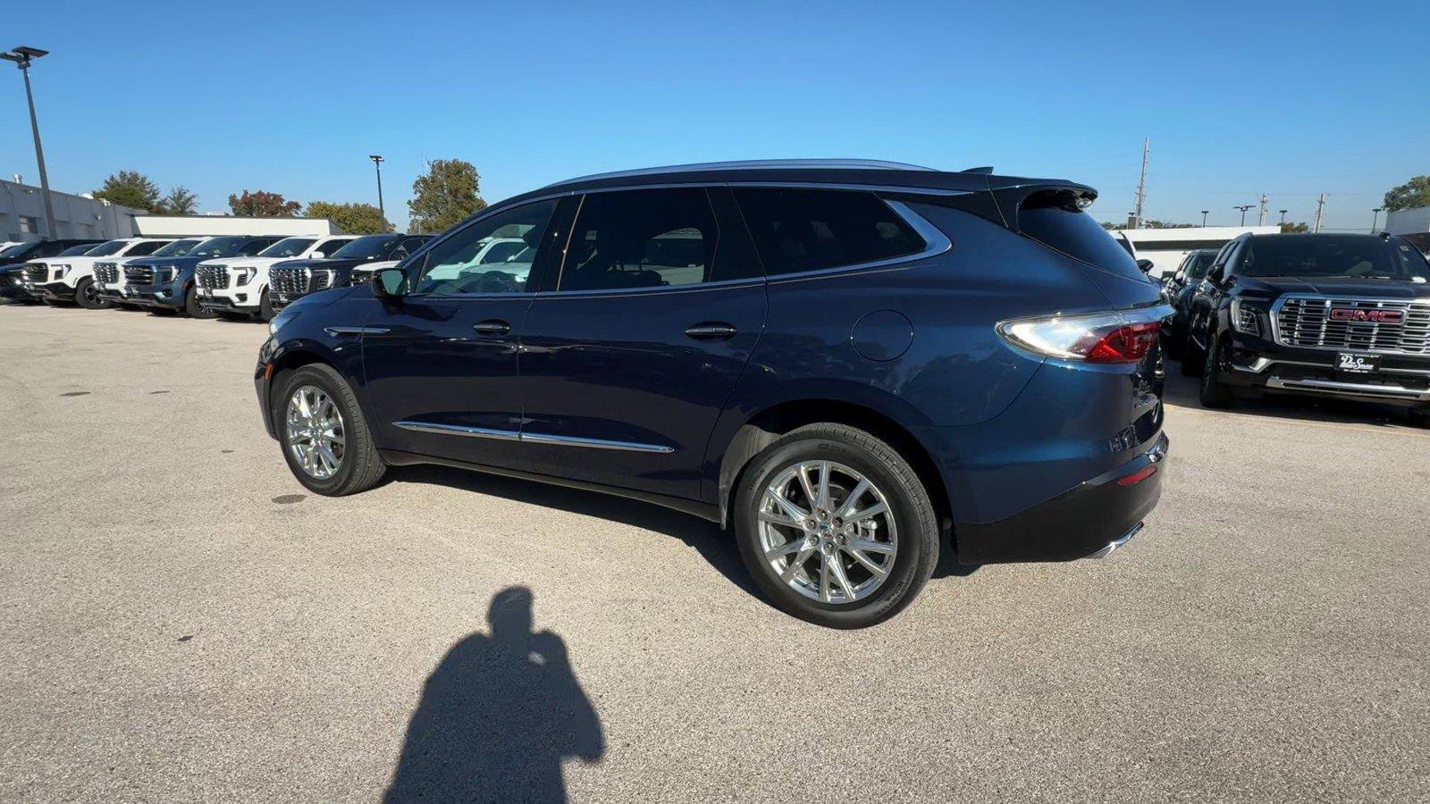Used 2023 Buick Enclave Premium FWD image 7