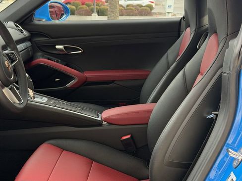 Used 2025 Porsche 718 Cayman w/ Sport Chrono Package image 17