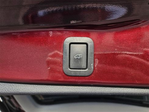 Used 2017 Toyota Highlander XLE image 26