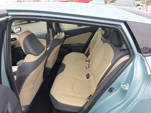 Used 2016 Toyota Prius Four w/ Advanced Technology Package image 12