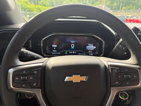 Used 2025 Chevrolet Silverado 1500 LT AWD/4WD image 24