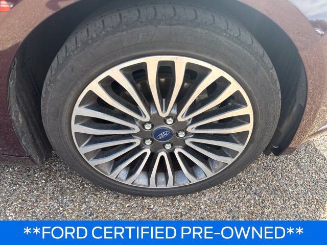 Used 2017 Ford Fusion SE w/ Fusion SE Technology Package FWD image 4