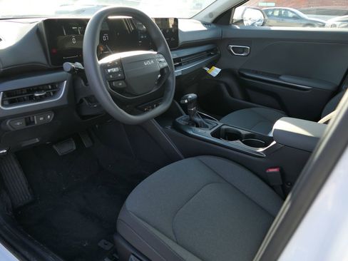 New 2025 Kia K4 LXS image 38