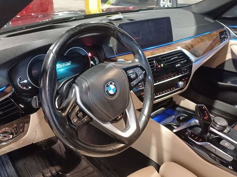 Used 2019 BMW 530e xDrive w/ Convenience Package image 4