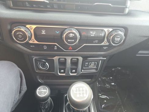 Used 2025 Jeep Wrangler Sport image 22