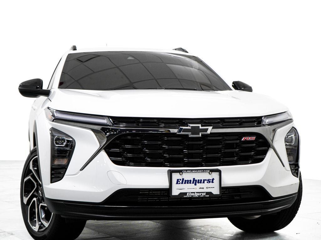 Used 2025 Chevrolet Trax RS w/ Driver Confidence Package FWD image 3
