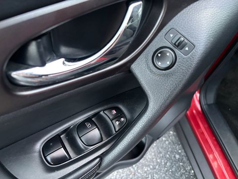 Used 2015 Nissan Rogue SV w/ SV Premium Package AWD/4WD image 15